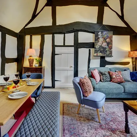Loft Cottage: Tudor Retreat Near Stratford-Upon-Avon Exterior photo