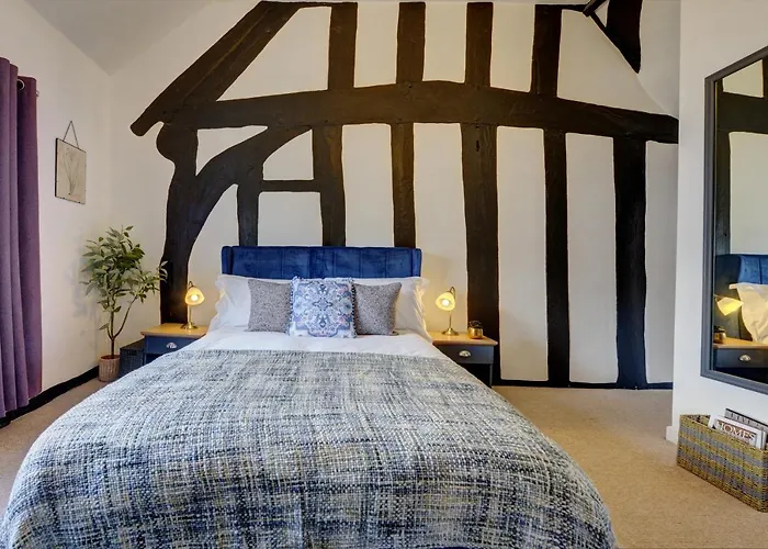 Loft Cottage By Spa Town Property - 2 Bed Tudor Retreat Near To Stratford-Upon-Avon, Warwick & Solihull