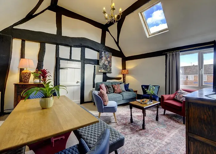 Loft Cottage By Spa Town Property - 2 Bed Tudor Retreat Near To Stratford-Upon-Avon, Warwick & Solihull