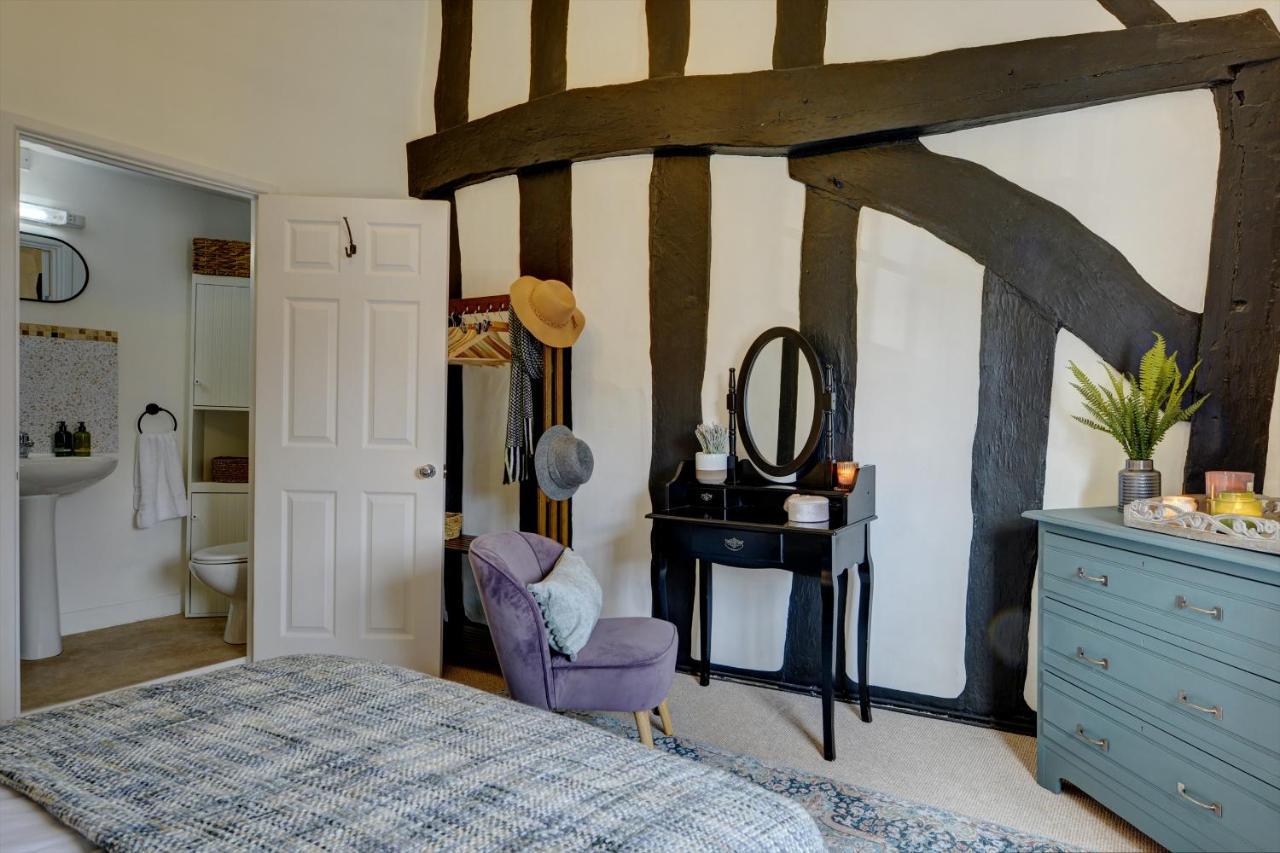 Loft Cottage: Tudor Retreat Near Stratford-upon-Avon