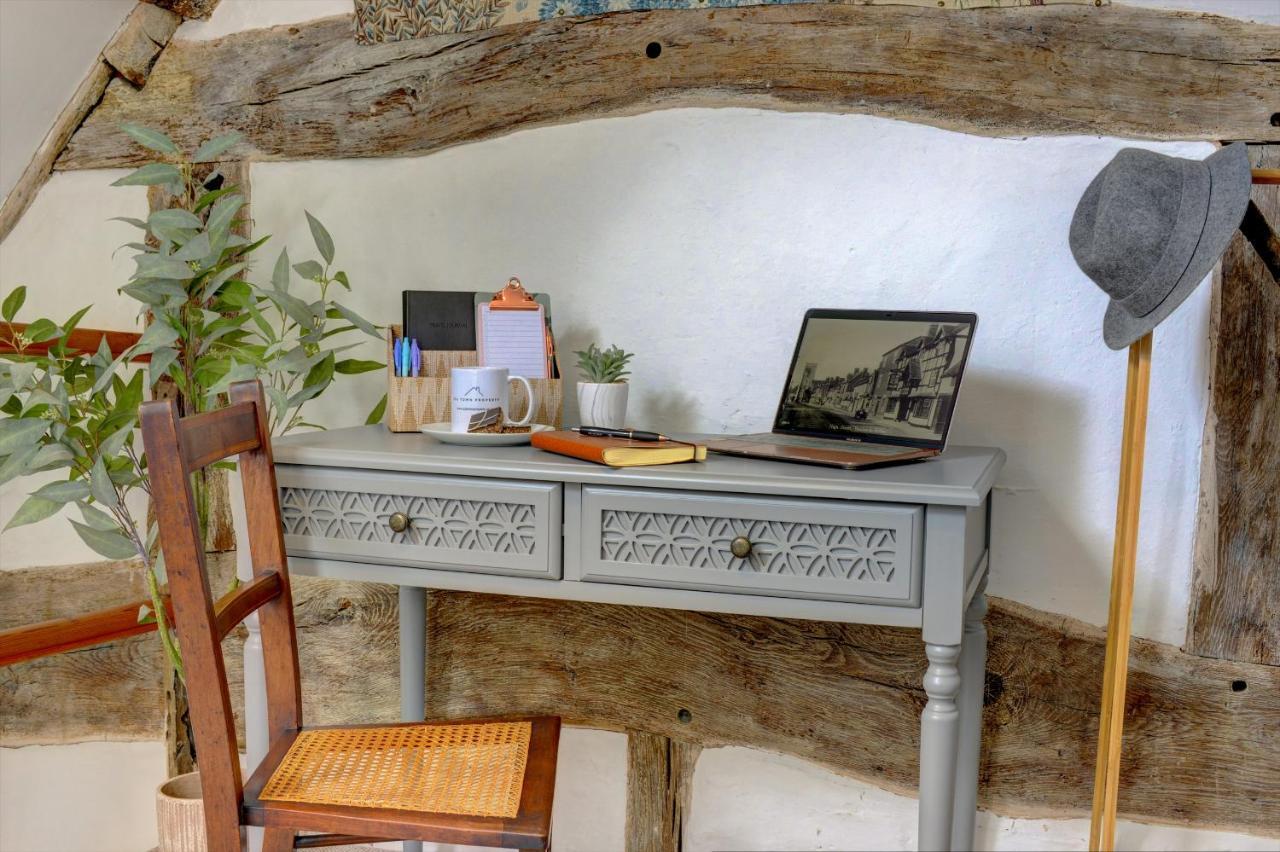 Loft Cottage: Tudor Retreat Near *