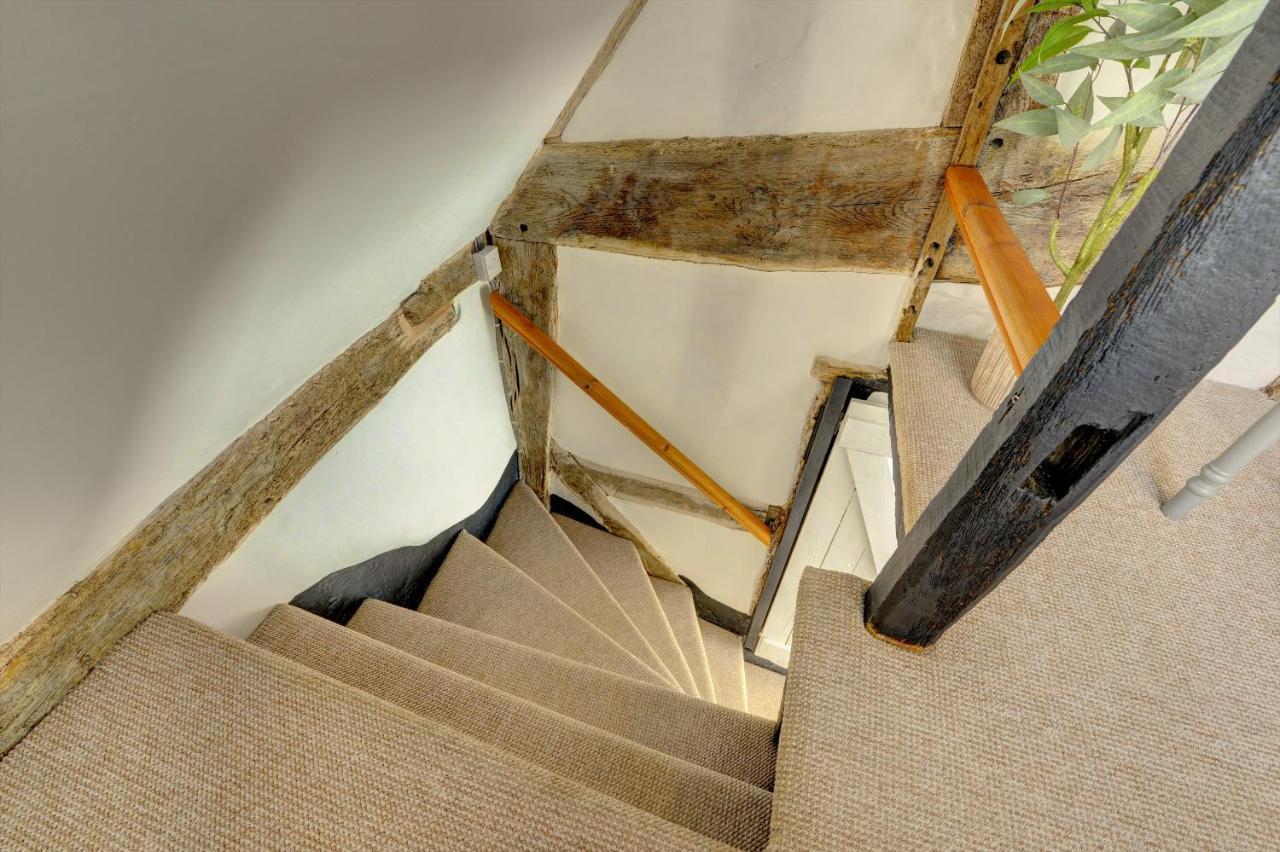 Apartment Loft Cottage: Tudor Retreat Near *