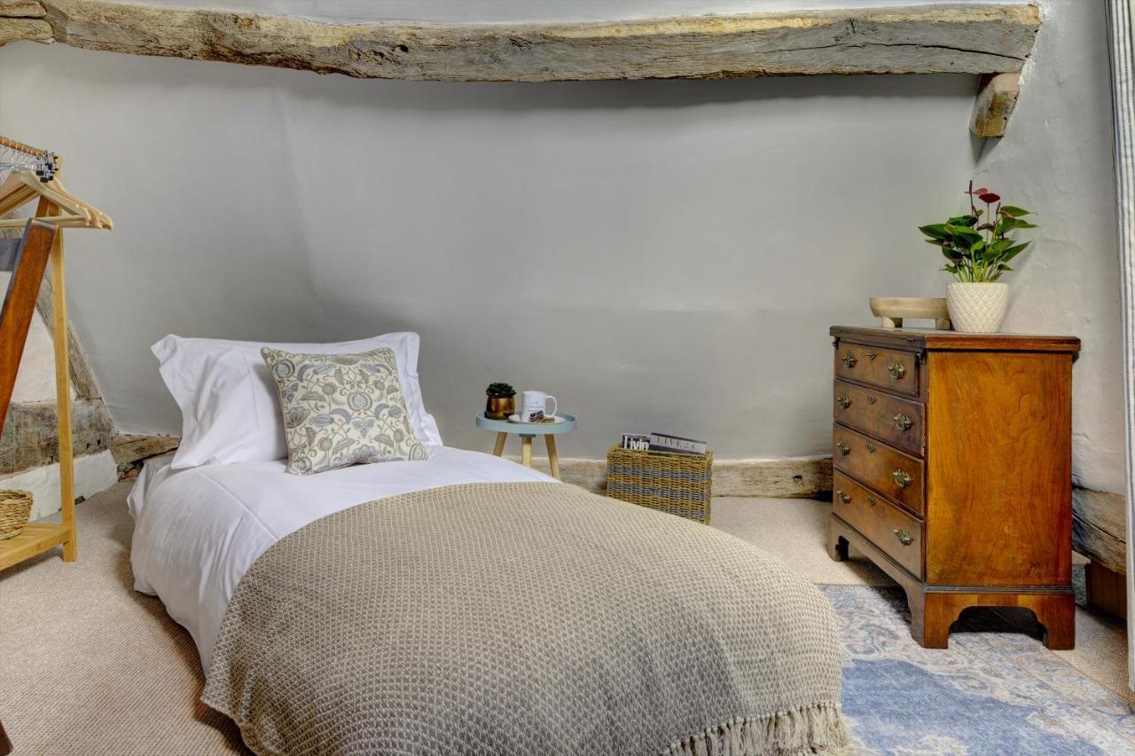 Loft Cottage: Tudor Retreat Near Stratford-upon-Avon